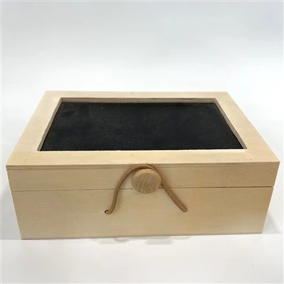 黒板付きの木製の保存箱