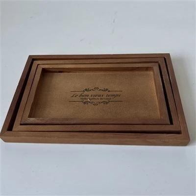 3つのトレイの木製セット