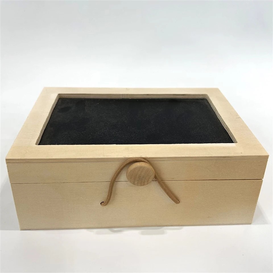 黒板付きの木製の保存箱